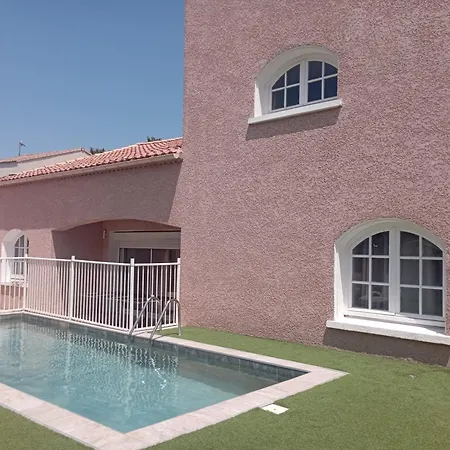 Simple & & Piscine & *